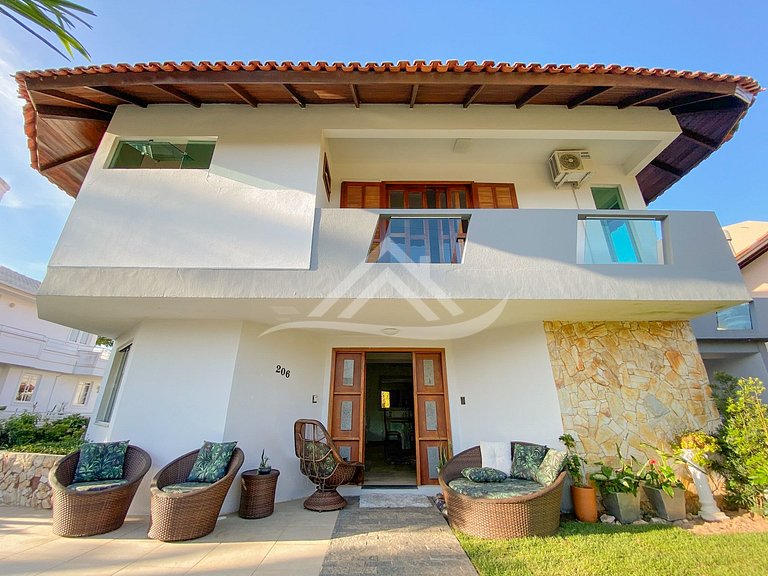 Casa com Piscina 3 Suítes em Jurerê Internacional
