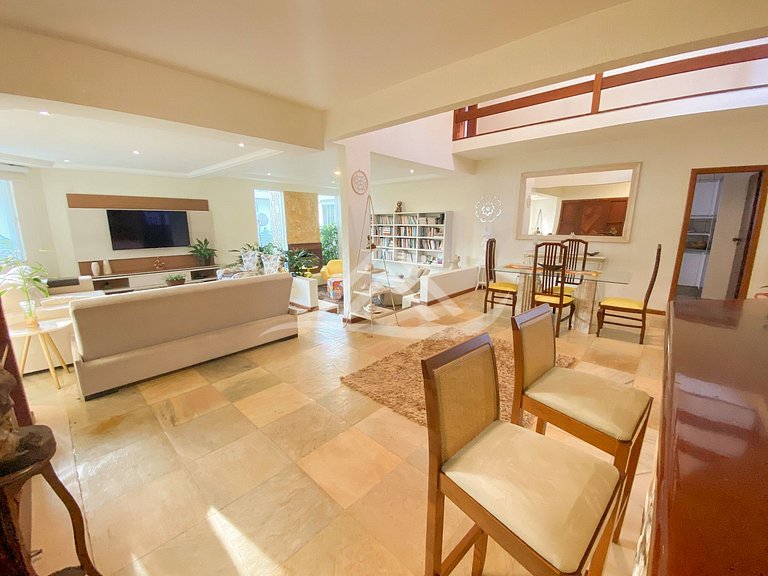 Casa com Piscina 3 Suítes em Jurerê Internacional