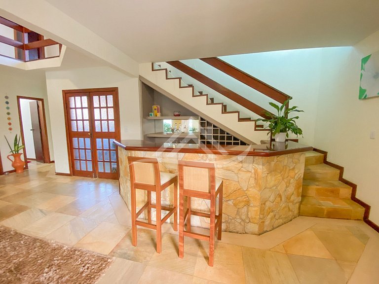 Casa com Piscina 3 Suítes em Jurerê Internacional