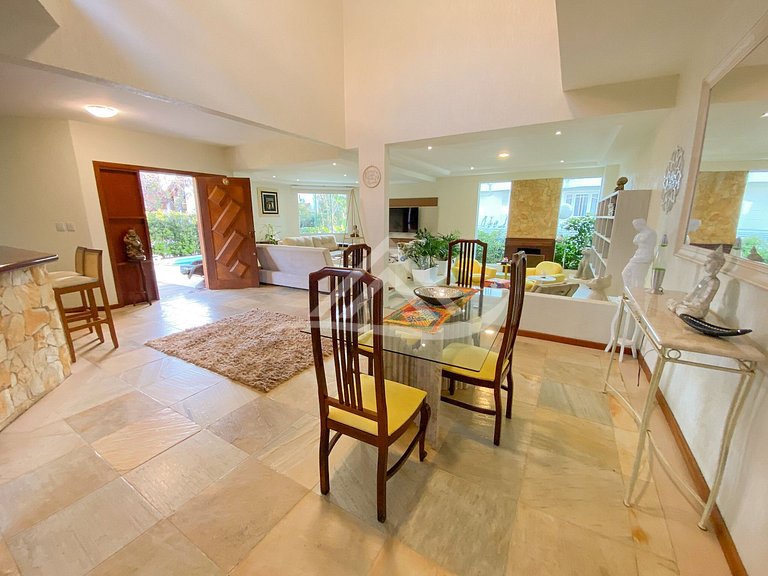 Casa com Piscina 3 Suítes em Jurerê Internacional