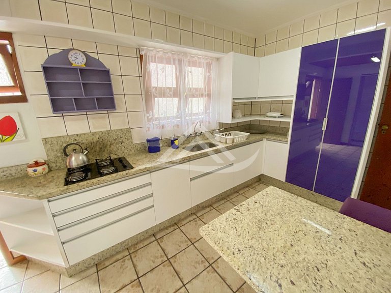 Casa com Piscina 3 Suítes em Jurerê Internacional