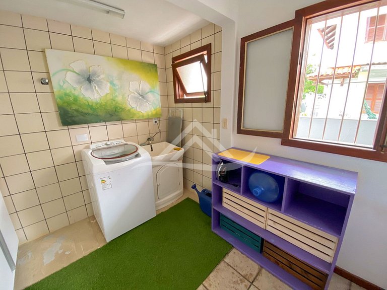 Casa com Piscina 3 Suítes em Jurerê Internacional