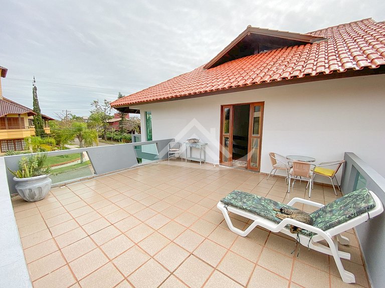 Casa com Piscina 3 Suítes em Jurerê Internacional