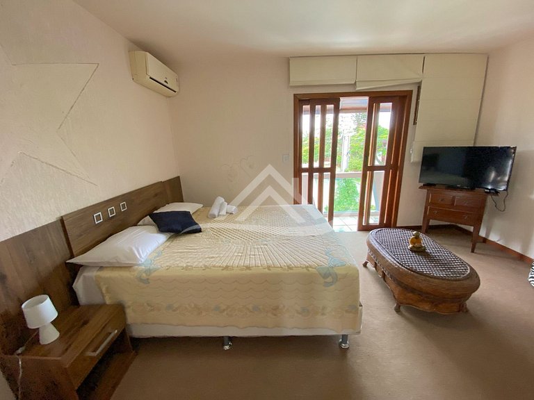Casa com Piscina 3 Suítes em Jurerê Internacional
