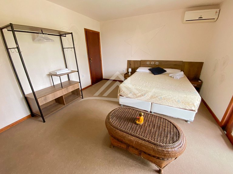 Casa com Piscina 3 Suítes em Jurerê Internacional