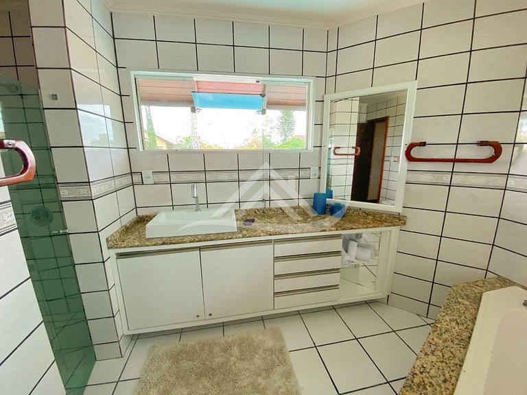 Casa com Piscina 3 Suítes em Jurerê Internacional