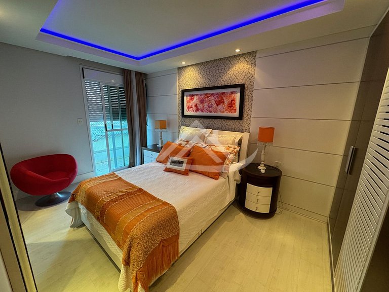 Penthouse with Sea View and Pool in Jurerê