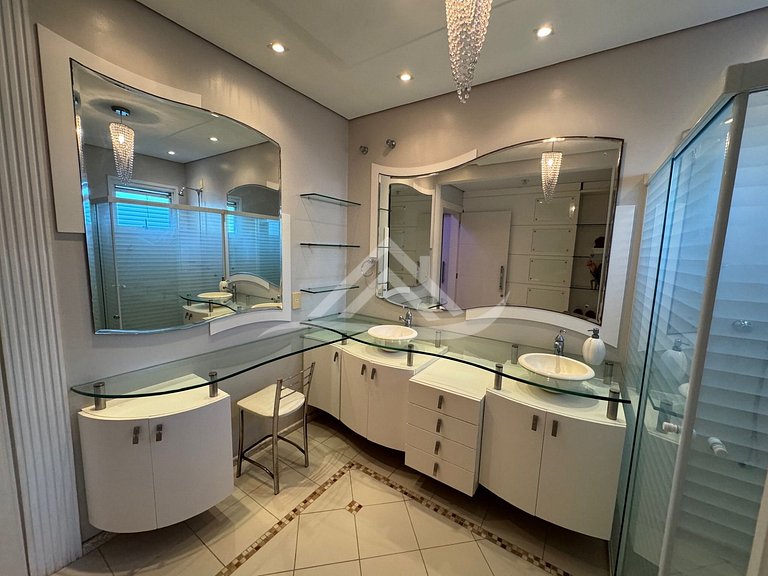 Penthouse with Sea View and Pool in Jurerê