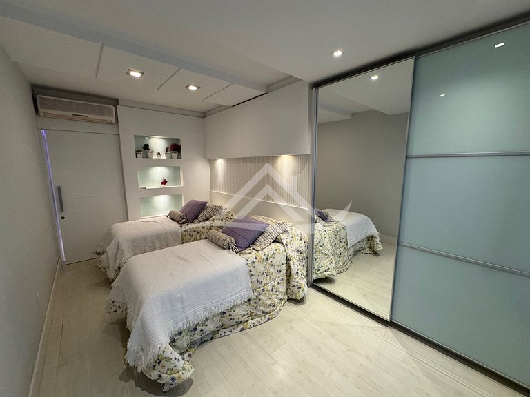 Penthouse with Sea View and Pool in Jurerê