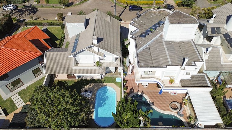 Casa com Piscina 4 Quartos em Jurerê Internacional
