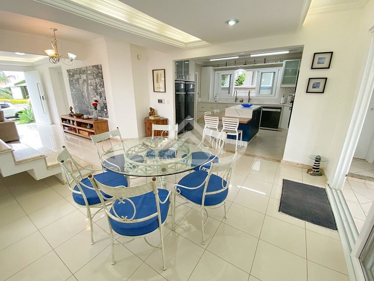Casa com Piscina 4 Quartos em Jurerê Internacional