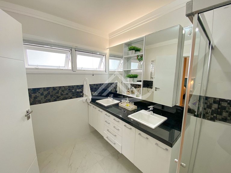House with Pool 4 Bedrooms in Jurere Internacional