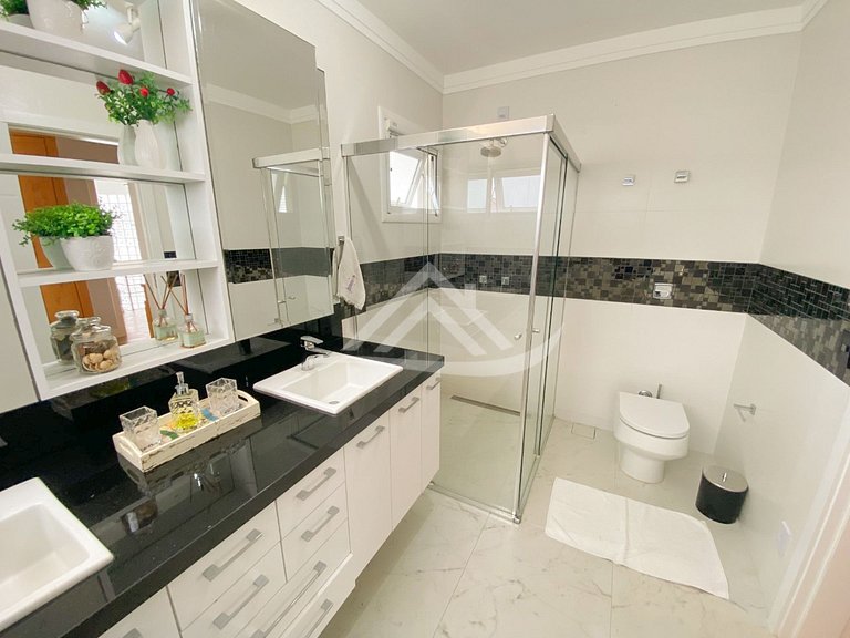 House with Pool 4 Bedrooms in Jurere Internacional