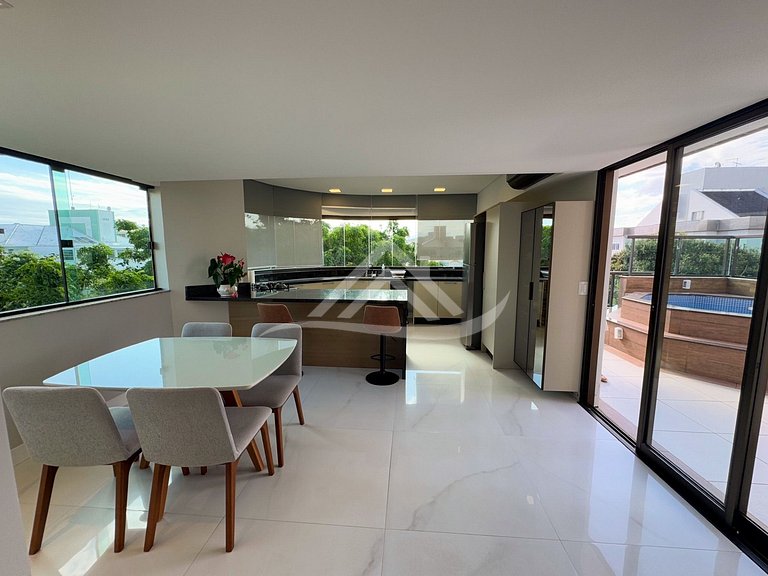 Cobertura Dúplex con Piscina Privada en Jurerê