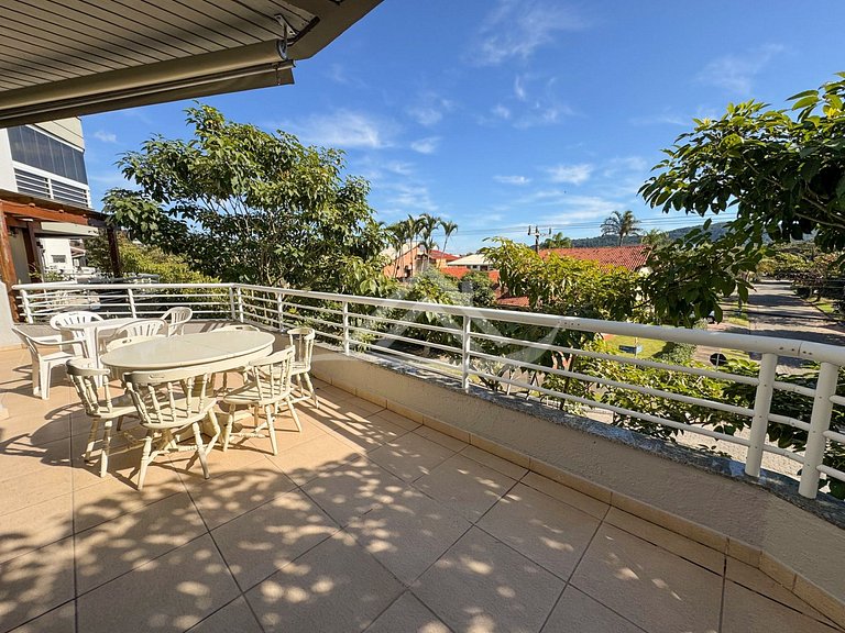 3 bedrooms and a large balcony in Jurerê Internacional