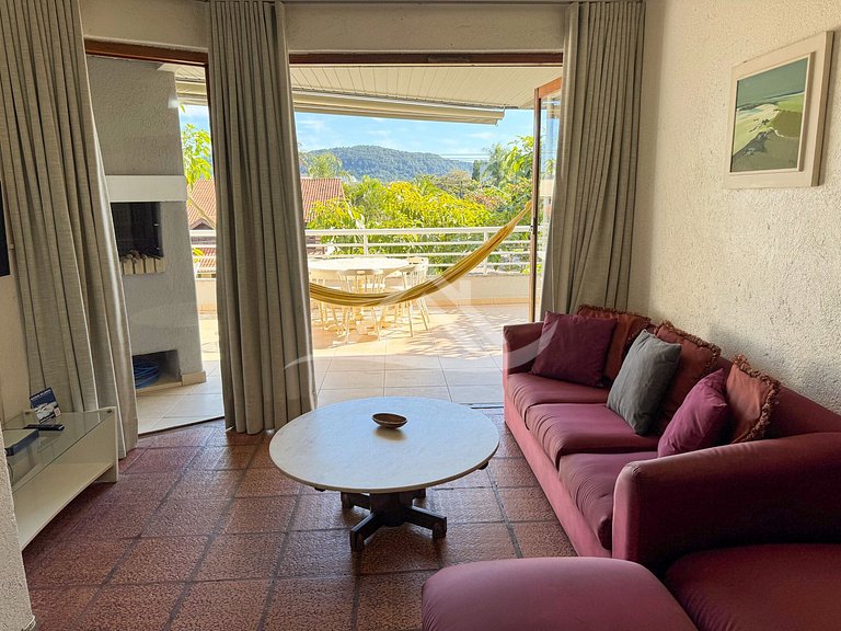 3 bedrooms and a large balcony in Jurerê Internacional