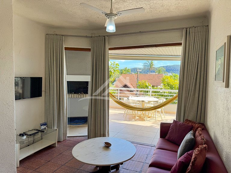 3 bedrooms and a large balcony in Jurerê Internacional