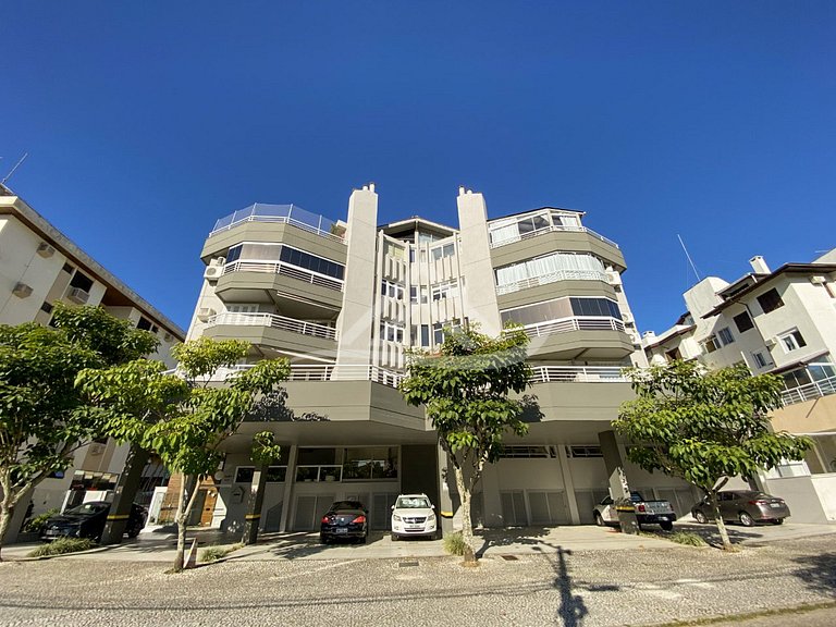 3 quartos e sacada ampla em Jurerê Internacional