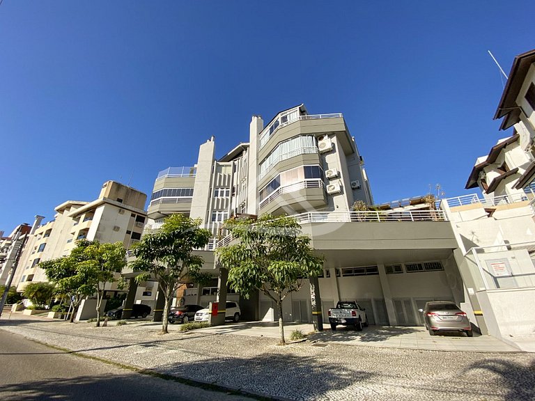 3 bedrooms and a large balcony in Jurerê Internacional