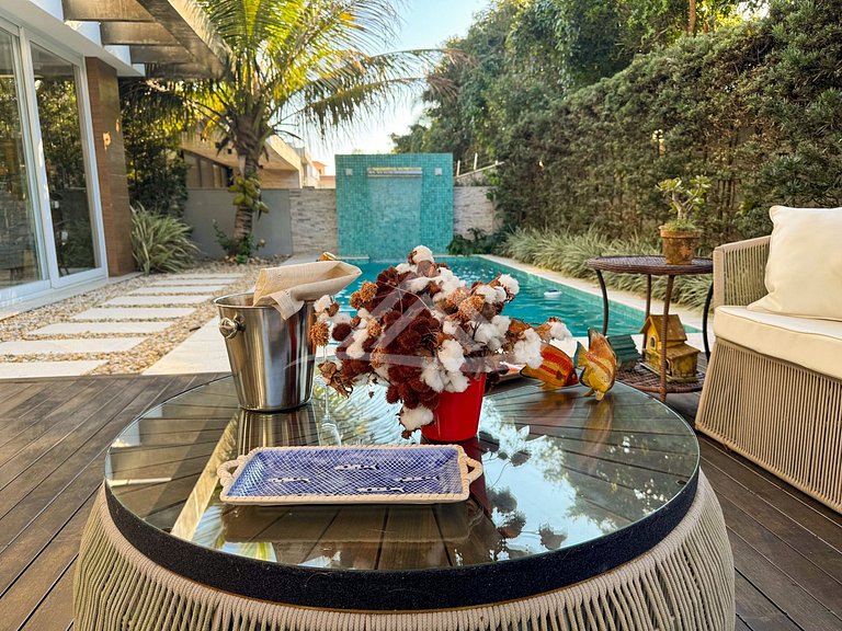 4 Suítes Condomínio Fechado Praia da Cachoeira