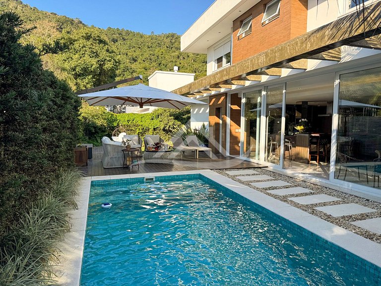 4 Suítes Condomínio Fechado Praia da Cachoeira