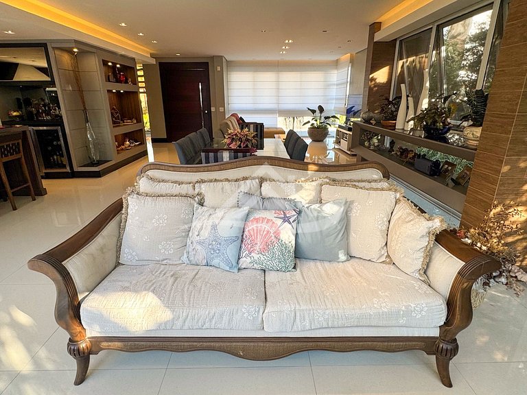 4 Suítes Condomínio Fechado Praia da Cachoeira