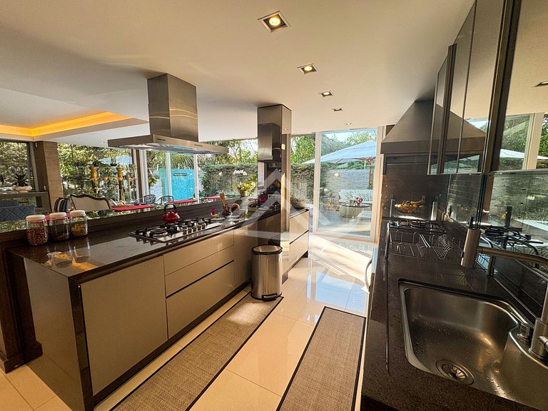 4 Suítes Condomínio Fechado Praia da Cachoeira