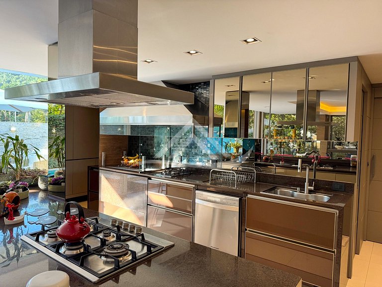 4 Suítes Condomínio Fechado Praia da Cachoeira