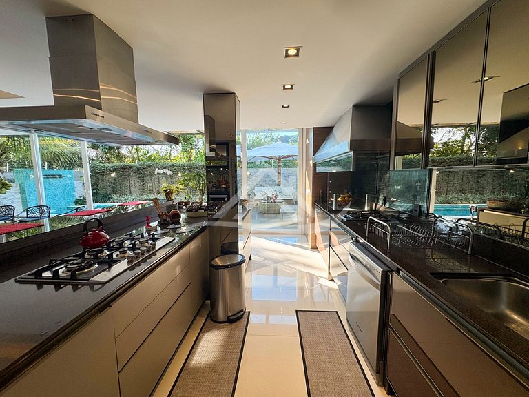 4 Suítes Condomínio Fechado Praia da Cachoeira