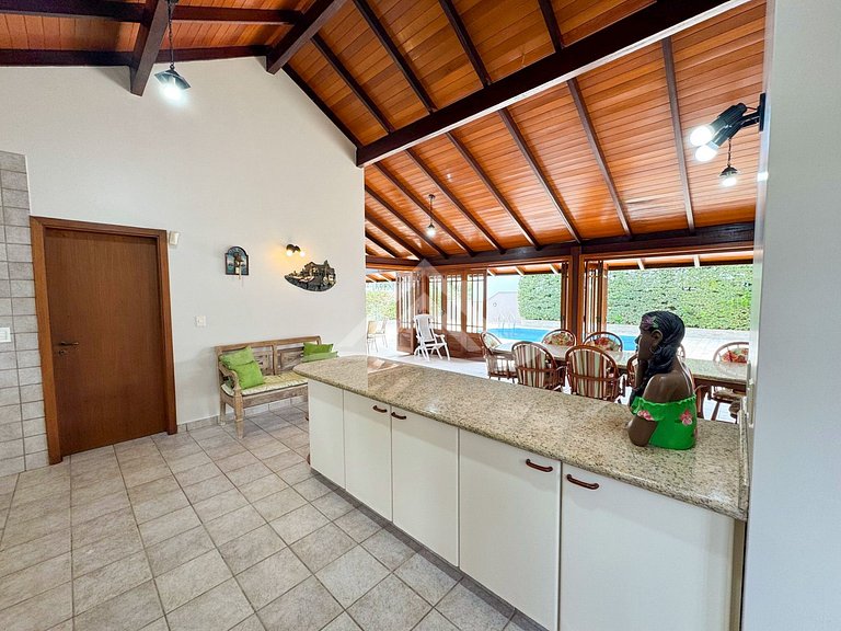 Mansão 1.000m² 200m da Praia Jurere Internacional