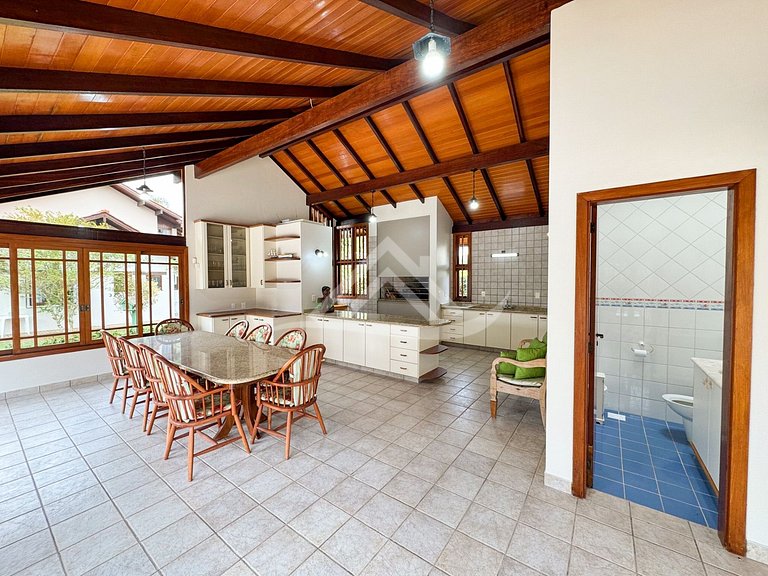 Mansão 1.000m² 200m da Praia Jurere Internacional