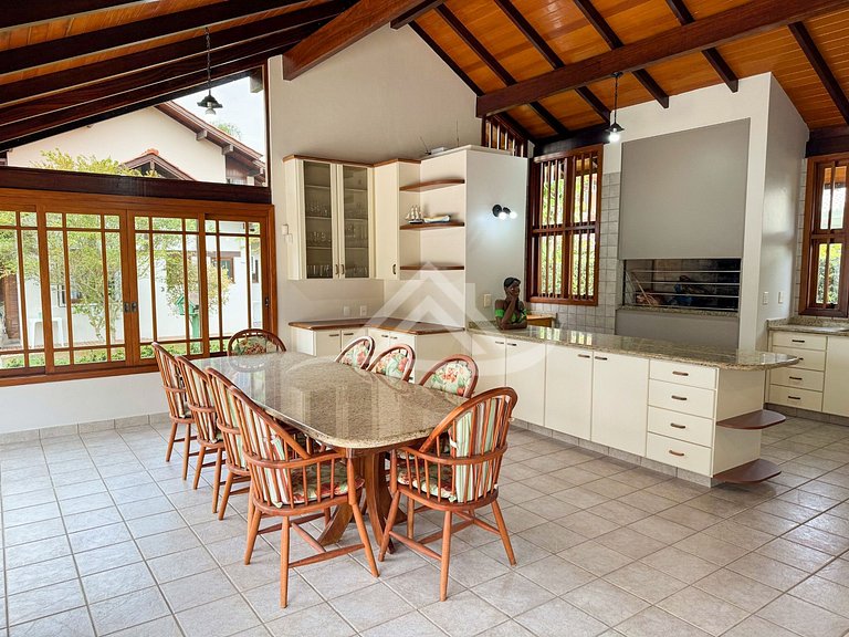 Mansão 1.000m² 200m da Praia Jurere Internacional