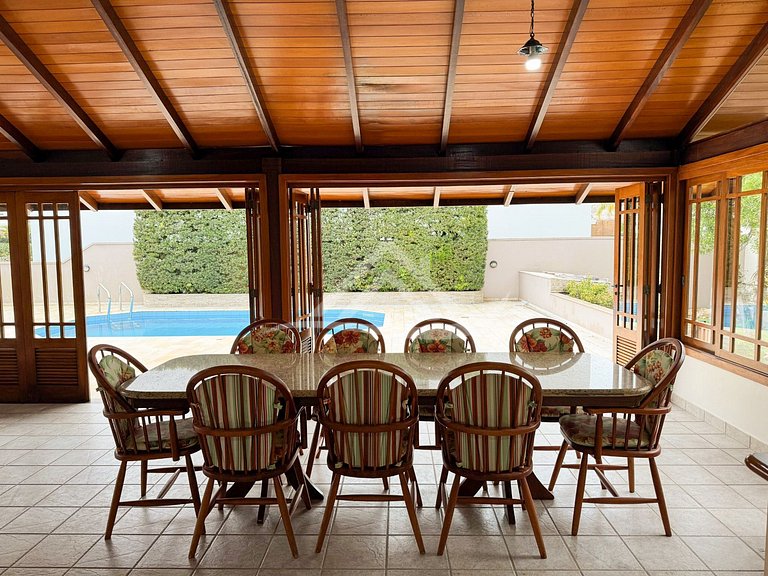 Mansão 1.000m² 200m da Praia Jurere Internacional