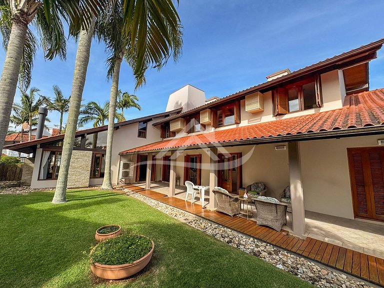 Mansão 1.000m² 200m da Praia Jurere Internacional