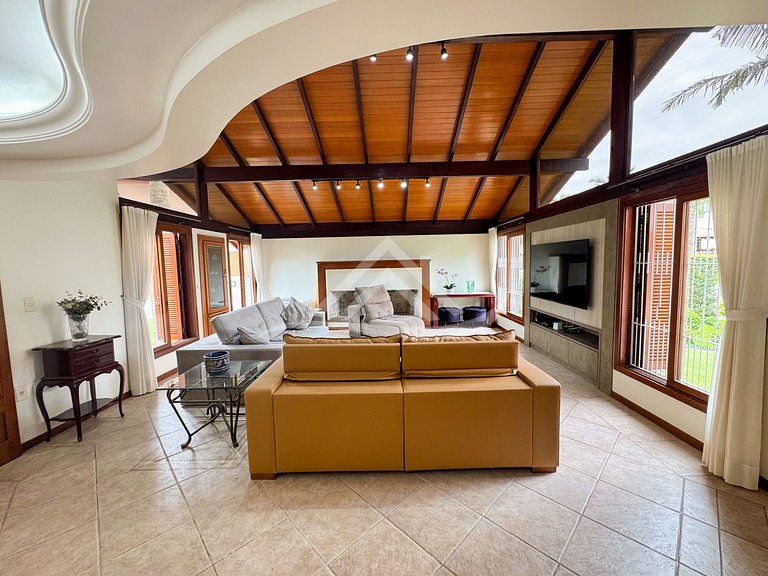 Mansão 1.000m² 200m da Praia Jurere Internacional