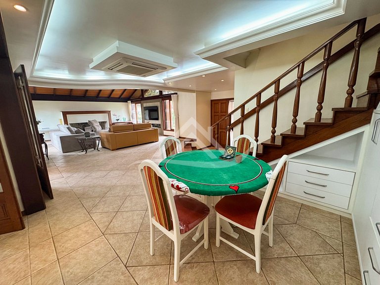 Mansão 1.000m² 200m da Praia Jurere Internacional