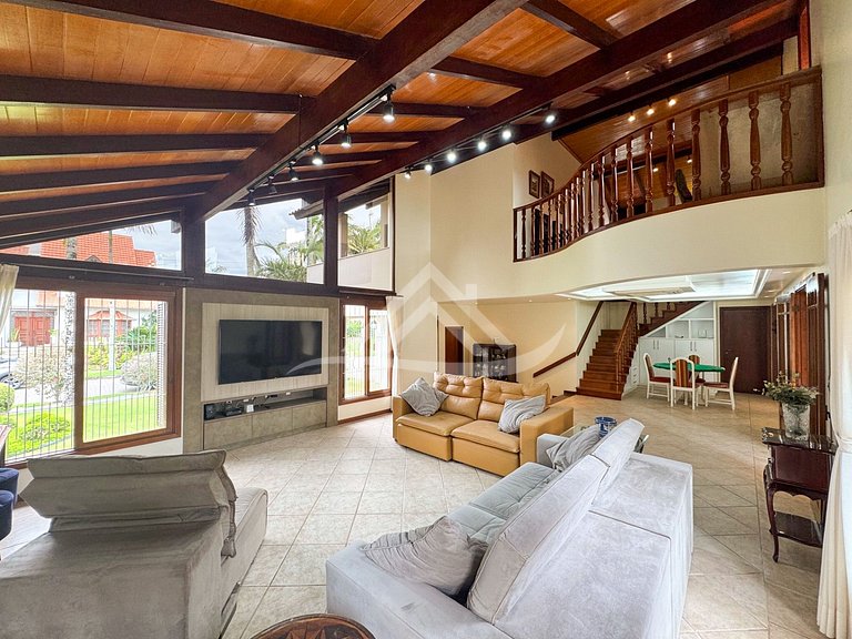 Mansão 1.000m² 200m da Praia Jurere Internacional