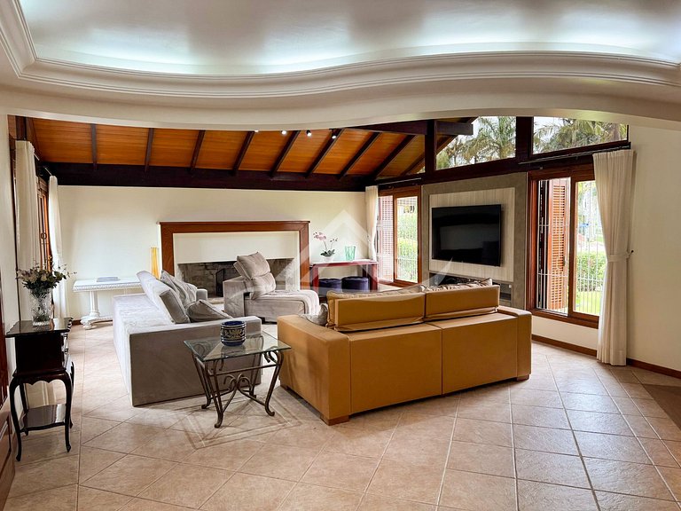 Mansão 1.000m² 200m da Praia Jurere Internacional