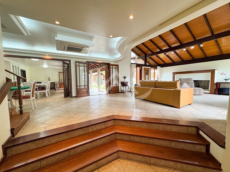 Mansão 1.000m² 200m da Praia Jurere Internacional