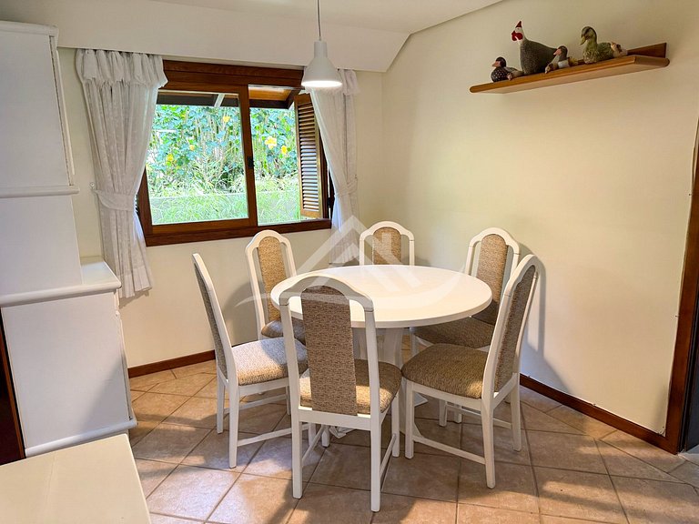 Mansão 1.000m² 200m da Praia Jurere Internacional