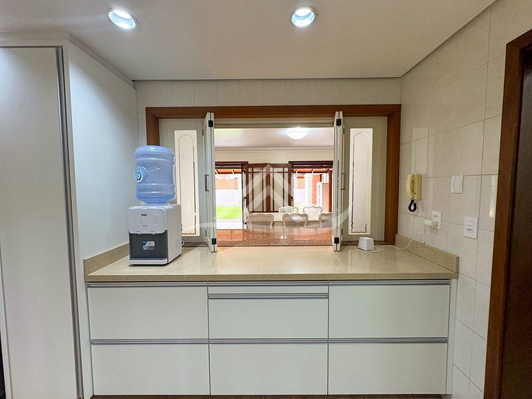 Mansão 1.000m² 200m da Praia Jurere Internacional