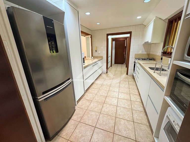 Mansão 1.000m² 200m da Praia Jurere Internacional