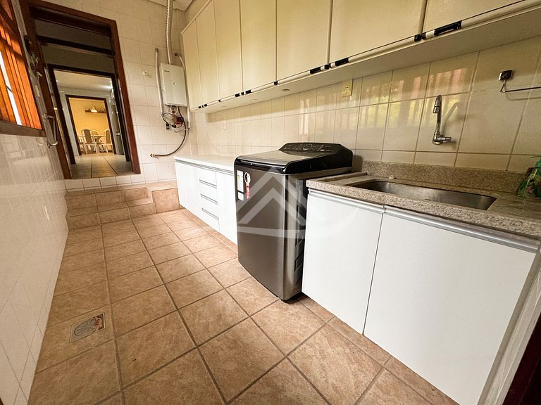 Mansão 1.000m² 200m da Praia Jurere Internacional