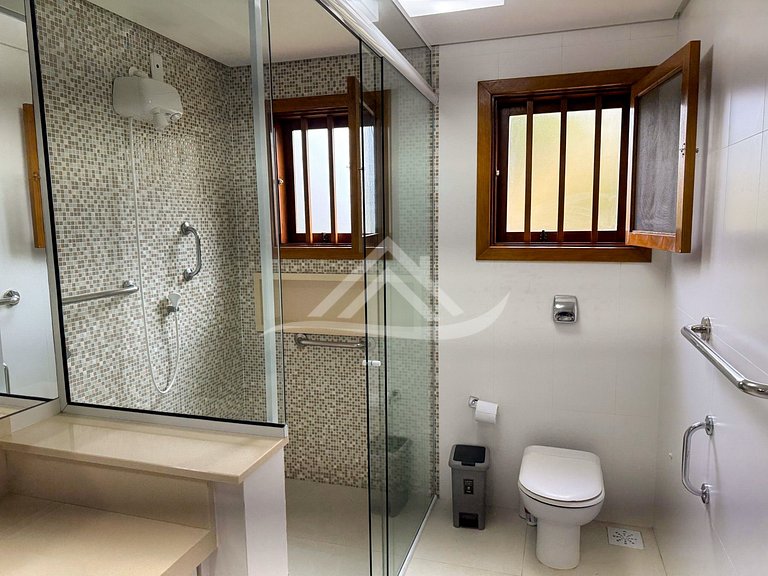 Mansão 1.000m² 200m da Praia Jurere Internacional