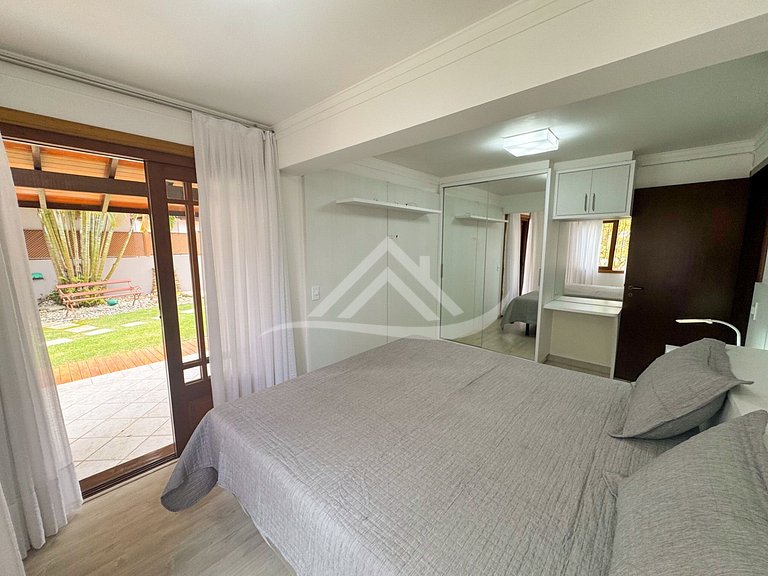 Mansão 1.000m² 200m da Praia Jurere Internacional