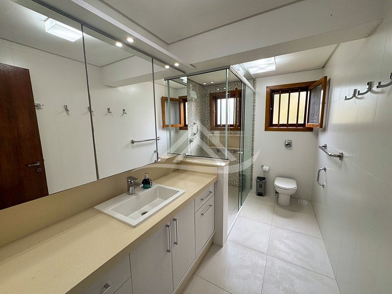 Mansão 1.000m² 200m da Praia Jurere Internacional