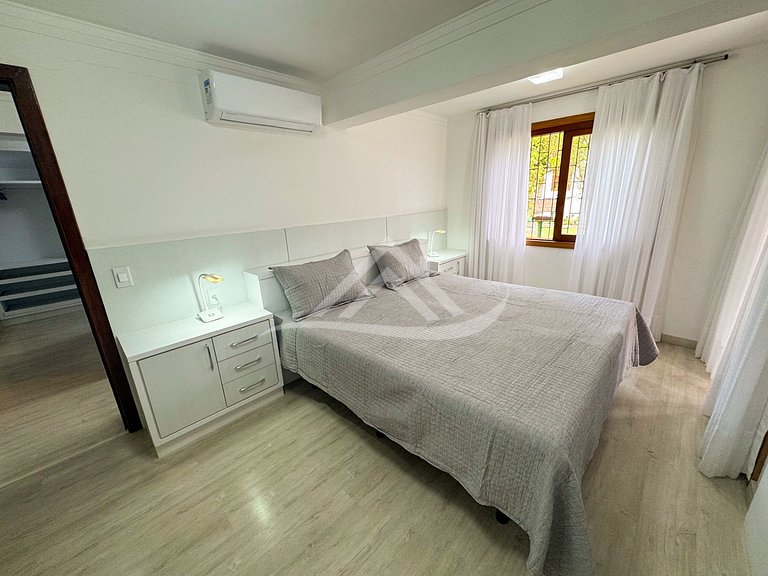 Mansão 1.000m² 200m da Praia Jurere Internacional