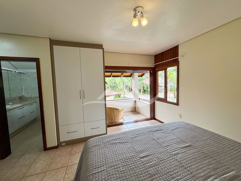 Mansão 1.000m² 200m da Praia Jurere Internacional