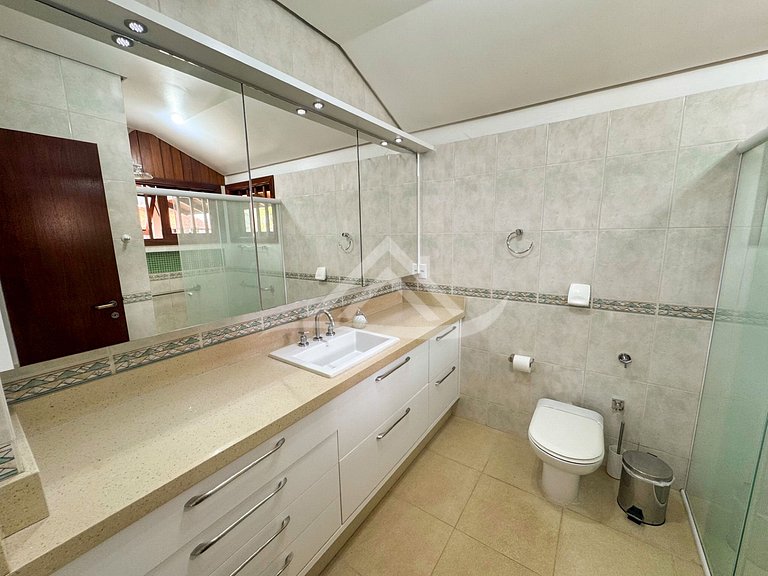 Mansão 1.000m² 200m da Praia Jurere Internacional