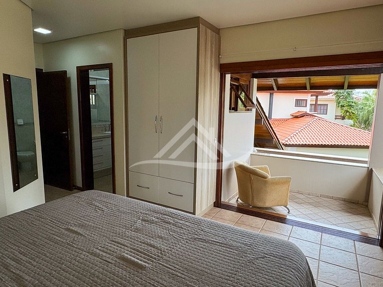 Mansão 1.000m² 200m da Praia Jurere Internacional